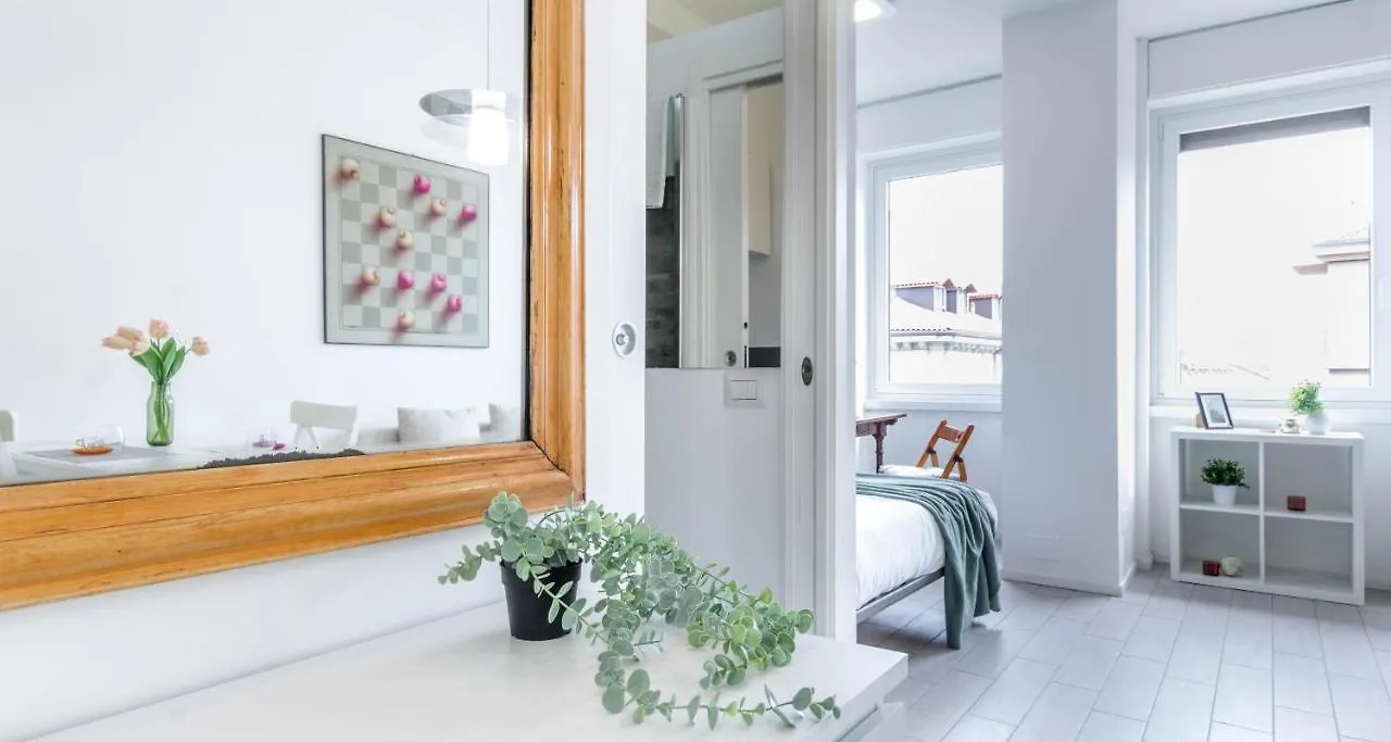 Joivy Bright Studio For 3 Near Porta Romana And Ied Milan 0*,  Italy