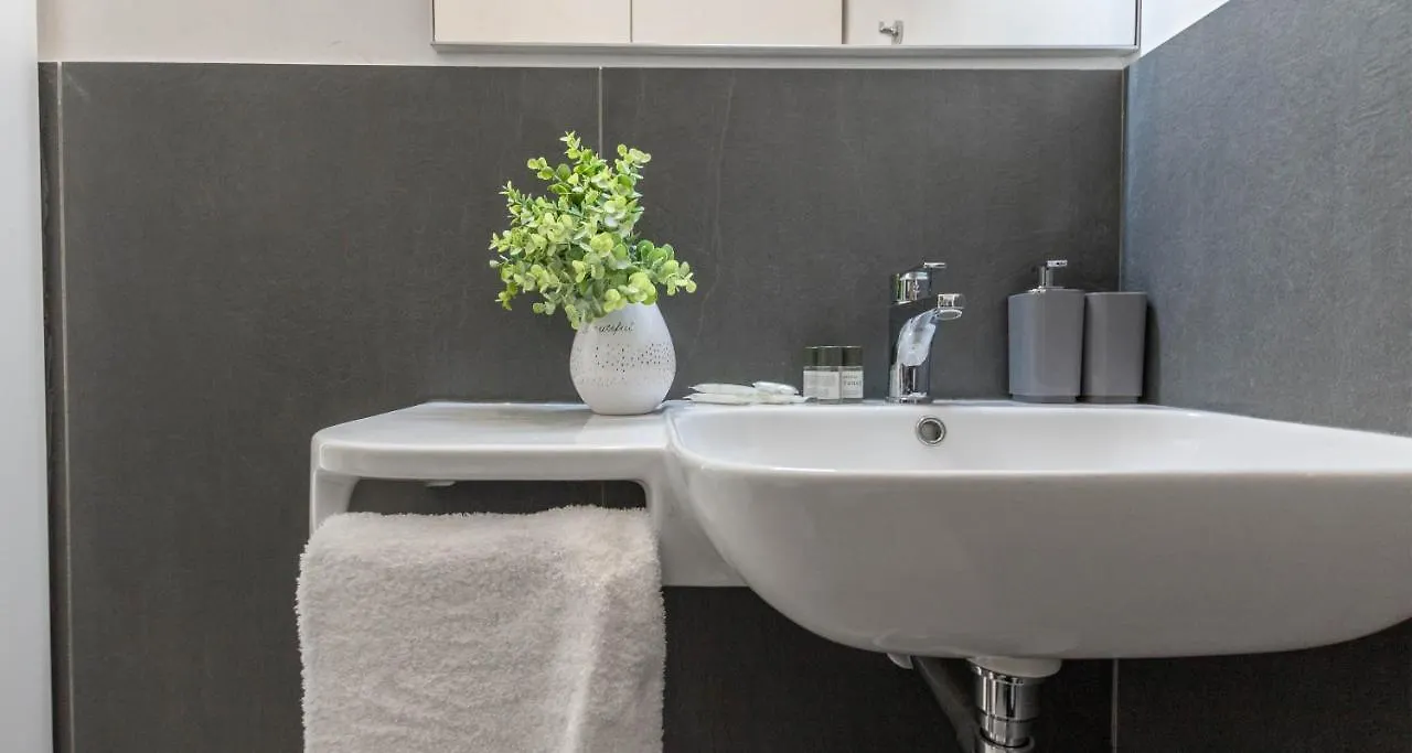 Apartment Joivy Bright Studio For 3 Near Porta Romana And Ied Milan
