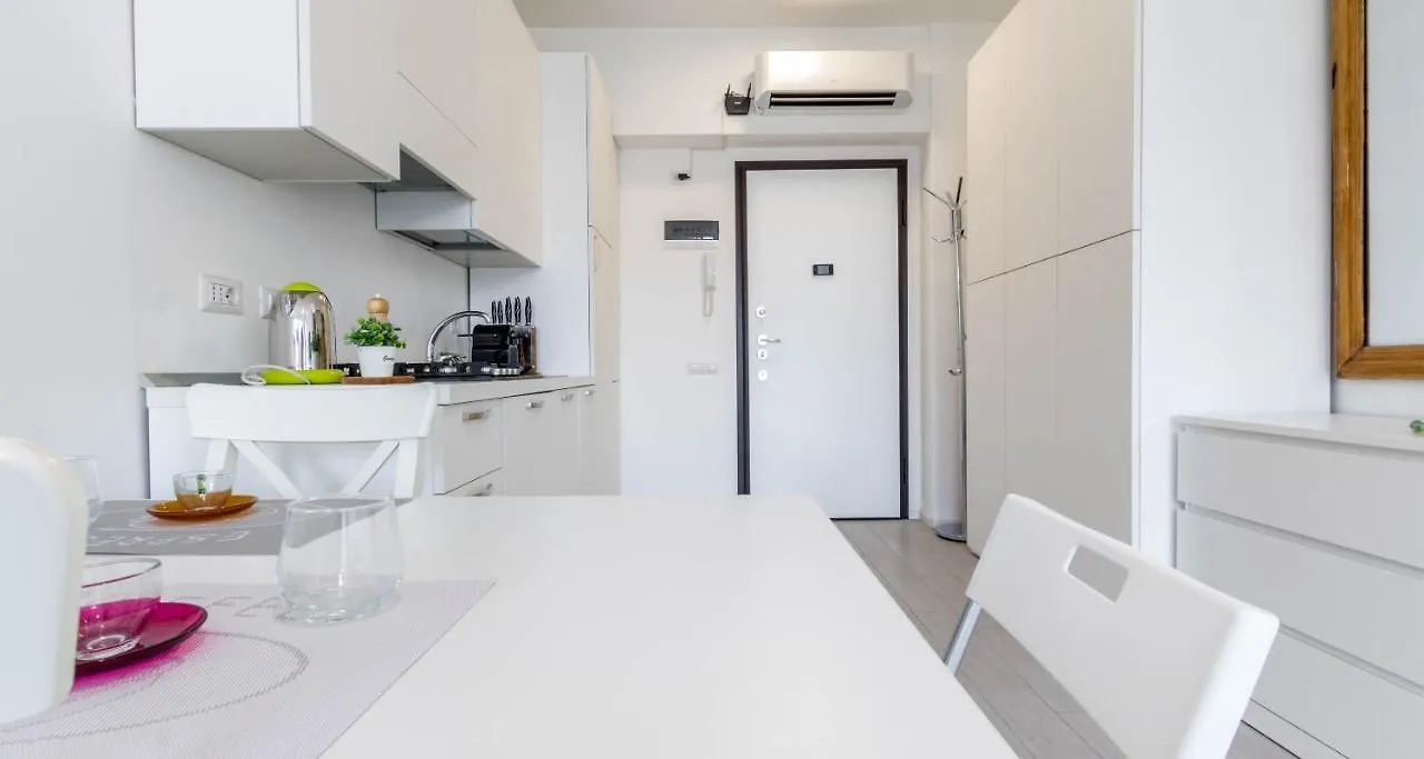 Joivy Bright Studio For 3 Near Porta Romana And Ied Milan